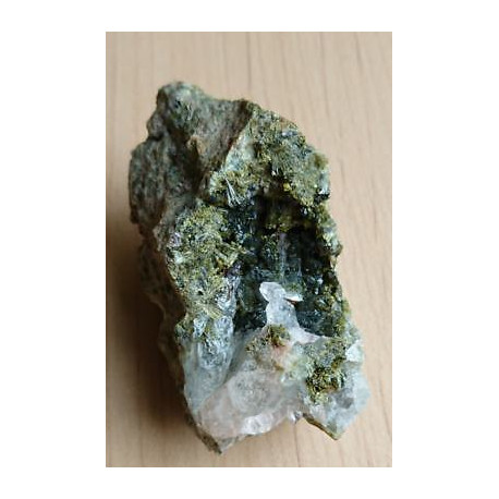 Epidote quartz REP4 131g 60mm37mm