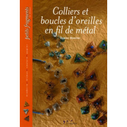 Colliers et boucles d'oreilles en fil de métal