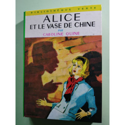 Alice et le vase de chine